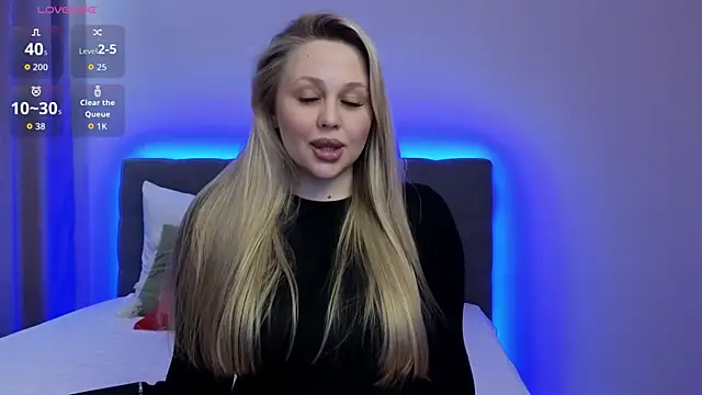 Snapshot of Estella_Elwood chatting on 18, 10, 2025 Estella Elwood online show from 18, 10, 2025