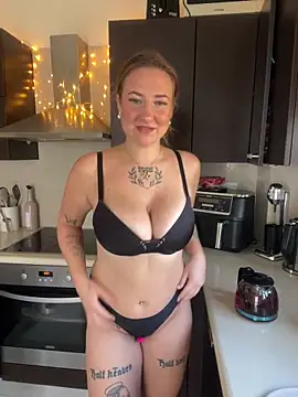 Snapshot of ManjaWinkler chatting on 1, 12, 2025 ManjaWinkler online show from 1, 12, 2025