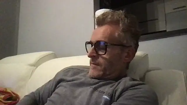 Axl hot online show from 12, 2, 2026