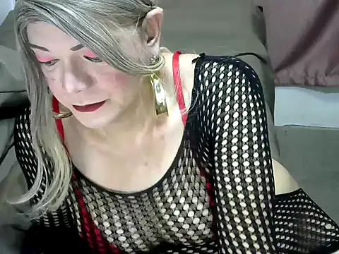 Snapshot of CREAMY_BANANA chatting on 13, 10, 2025 CREAMY BANANA online show from 13, 10, 2025