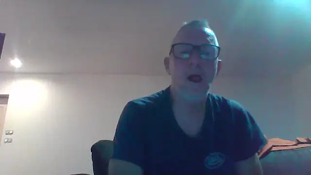 Snapshot of davv28 chatting on 16, 10, 2025 davv28 online show from 16, 10, 2025