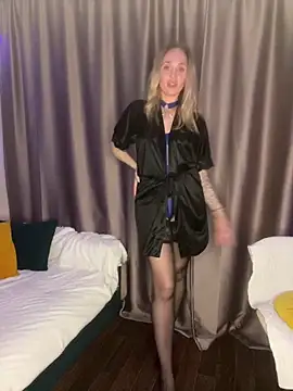 Affectionate lady online show from 6, 10, 2025