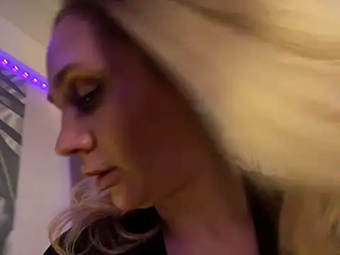 Affectionate lady online show from 13, 12, 2025