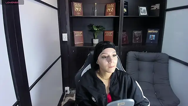 Snapshot of IvonnePrince_ chatting on 7, 10, 2025 IvonnePrince online show from 7, 10, 2025
