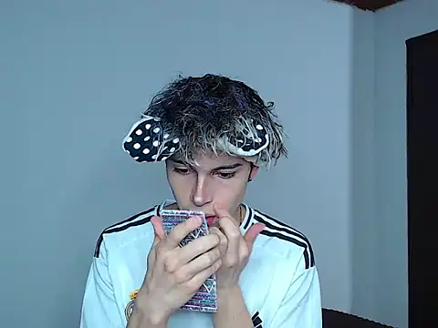 john vichenso online show from 26, 11, 2025