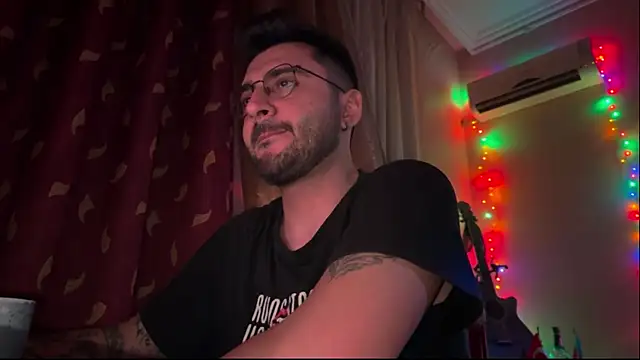 Snapshot of The_Oggy chatting on 5, 2, 2026 The Oggy online show from 5, 2, 2026