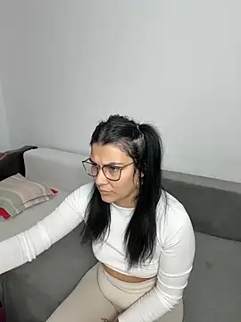 MiaKiittyy online show from 1, 10, 2025