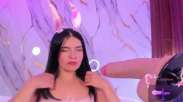 Snapshot of alicecute77 chatting on 19, 5, 2026 alicecute77 online show from 19, 5, 2026