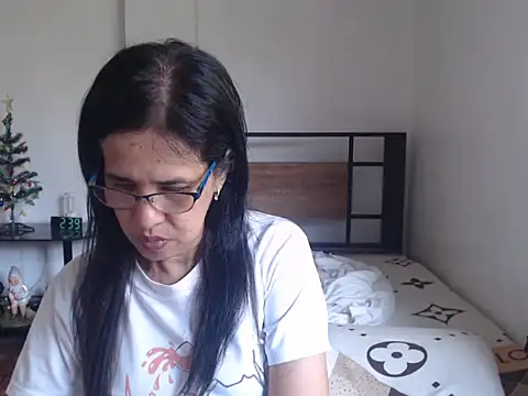 Prettysweetmum online show from 12, 4, 2026