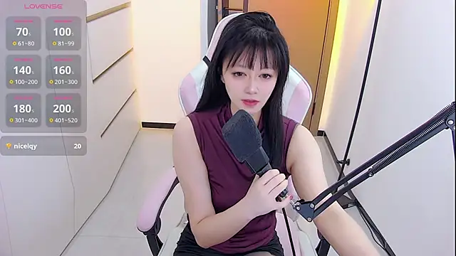 Snapshot of Fioriy66 chatting on 29, 4, 2026 Fioriy66 online show from 29, 4, 2026