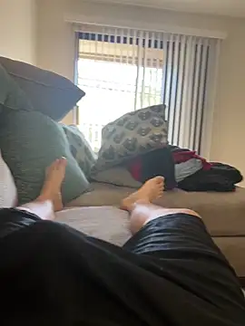 Snapshot of encinas15 chatting on 6, 11, 2025 encinas15 online show from 6, 11, 2025