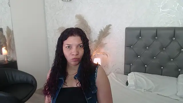 Snapshot of Serena_Houstonn chatting on 19, 6, 2026 Serena Houstonn online show from 19, 6, 2026