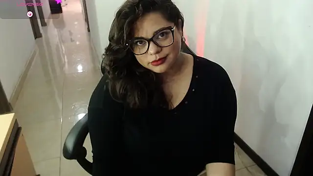 Snapshot of merly_chica chatting on 8, 10, 2025 merly chica online show from 8, 10, 2025