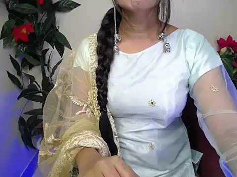 Snapshot of Little_queenn chatting on 11, 9, 2025 Little queenn online show from 11, 9, 2025