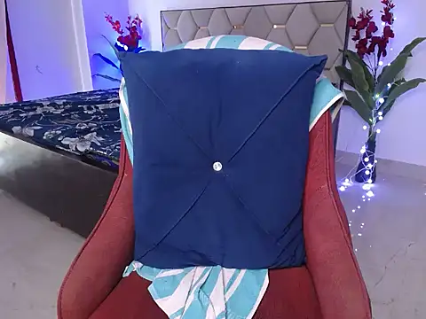 Snapshot of Little_queenn chatting on 24, 10, 2025 Little queenn online show from 24, 10, 2025
