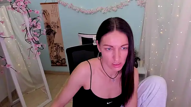 Aurora Loveu online show from 15, 4, 2026