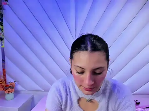  Luna Bennett online show from 4, 11, 2025