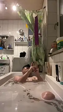 Snapshot of Kingpowerlittel chatting on 4, 12, 2025 Kingpowerlittel online show from 4, 12, 2025