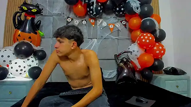 ChanellandMax online show from 30, 10, 2025