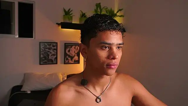 Snapshot of ErosWild_ chatting on 5, 7, 2026 ErosWild online show from 5, 7, 2026