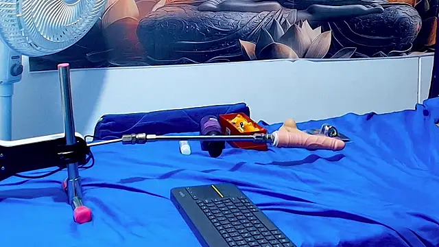 Snapshot of MiaBlaze_ chatting on 15, 11, 2025 MiaBlaze online show from 15, 11, 2025