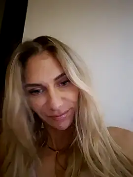 Snapshot of Melody1600 chatting on 8, 11, 2025 Melody1600 online show from 8, 11, 2025