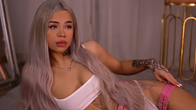 Snapshot of NickyBenz chatting on 25, 10, 2025 NickyBenz online show from 25, 10, 2025