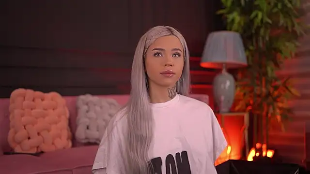 Snapshot of NickyBenz chatting on 7, 11, 2025 NickyBenz online show from 7, 11, 2025