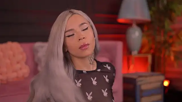 Snapshot of NickyBenz chatting on 8, 11, 2025 NickyBenz online show from 8, 11, 2025