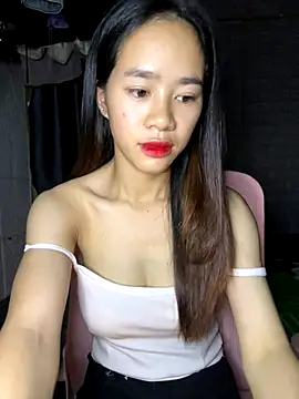 Snapshot of TiNa_04 chatting on 12, 9, 2025 TiNa 04 online show from 12, 9, 2025
