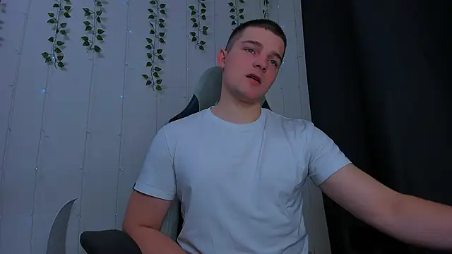 Snapshot of Your_Claddagh chatting on 29, 11, 2025 Your Claddagh online show from 29, 11, 2025