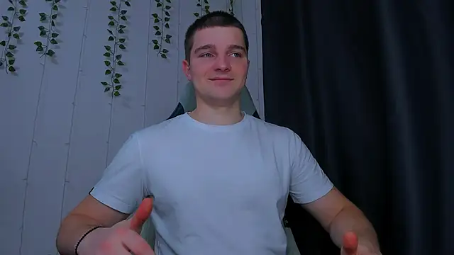 Snapshot of Your_Claddagh chatting on 16, 12, 2025 Your Claddagh online show from 16, 12, 2025