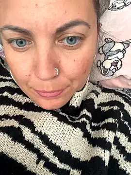 Snapshot of DeboraGaia chatting on 30, 9, 2025 DeboraGaia online show from 30, 9, 2025