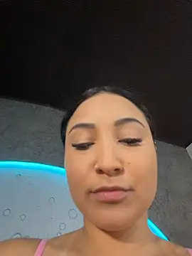 ReinaChloe online show from 3, 11, 2025