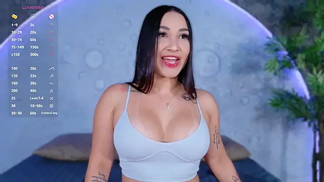 Snapshot of ReinaChloe chatting on 10, 4, 2026 ReinaChloe online show from 10, 4, 2026