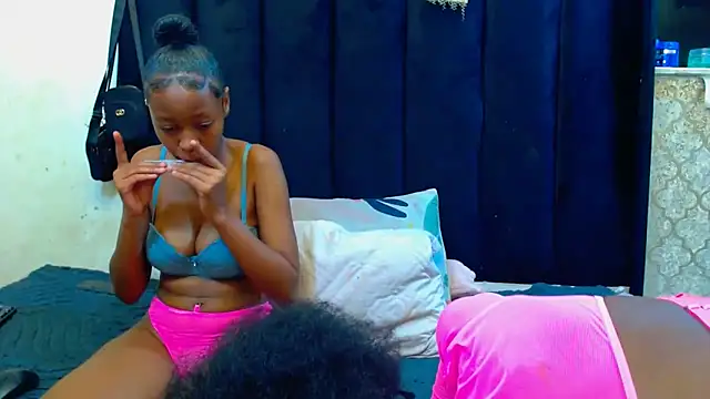 LonelyQueenxx25 online show from 6, 3, 2026