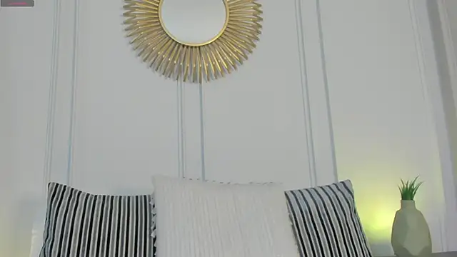 CharlotteBrownn  online show from 18, 4, 2026