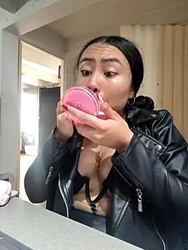 Snapshot of Venus_Rivers chatting on 12, 11, 2025 Venus Rivers online show from 12, 11, 2025