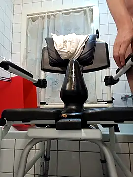 Snapshot of toywood chatting on 25, 9, 2025 toywood online show from 25, 9, 2025