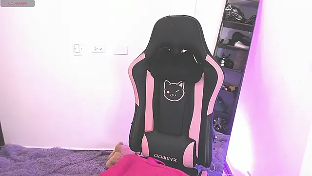 samiacooper25 online show from 8, 9, 2025