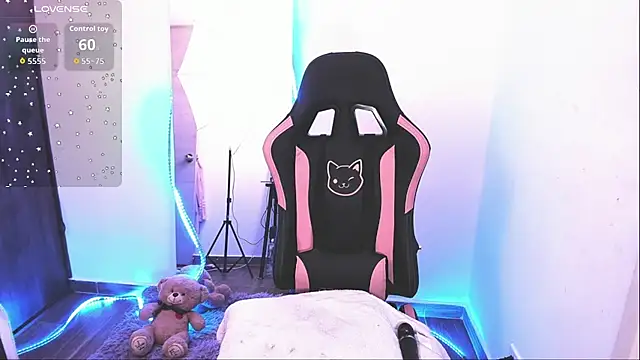 samiacooper25 online show from 5, 11, 2025