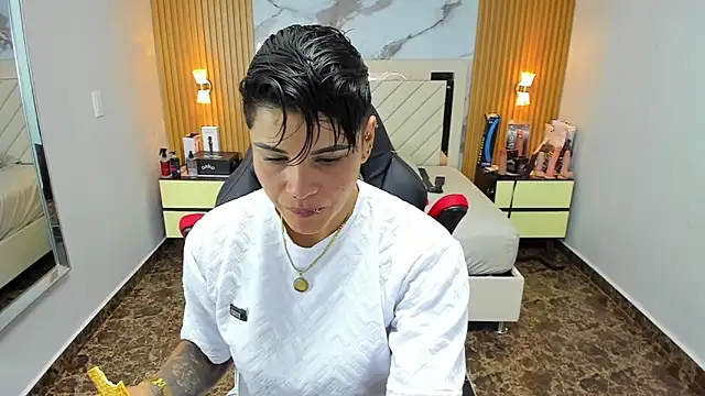 KAROLLJONES1 online show from 7, 10, 2025