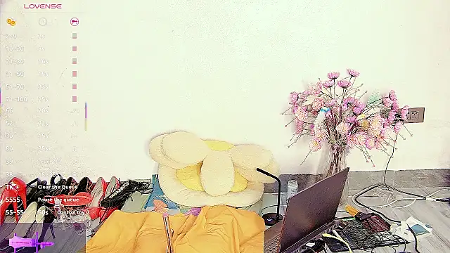 Snapshot of Solsken_ chatting on 10, 10, 2025 Solsken online show from 10, 10, 2025