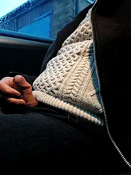 Snapshot of lynxman chatting on 4, 12, 2025 lynxman online show from 4, 12, 2025