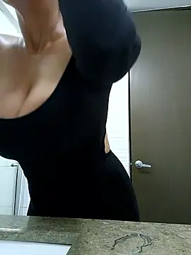 Snapshot of Esmeralda333 chatting on 12, 11, 2025 Esmeralda333 online show from 12, 11, 2025