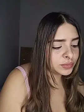 Nahomy cm online show from 8, 6, 2026