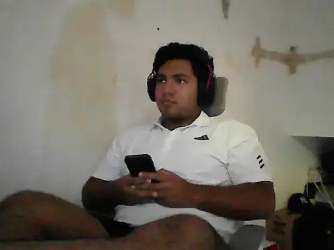 Snapshot of DCHOI_22 chatting on 25, 10, 2025 DCHOI 22 online show from 25, 10, 2025