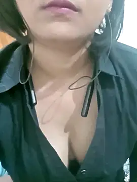 Snapshot of Queen_Kushi4 chatting on 27, 4, 2026 Queen Kushi4 online show from 27, 4, 2026