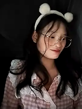 Snapshot of saronla_03 chatting on 15, 9, 2025 saronla 03 online show from 15, 9, 2025