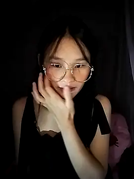 Snapshot of saronla_03 chatting on 27, 10, 2025 saronla 03 online show from 27, 10, 2025